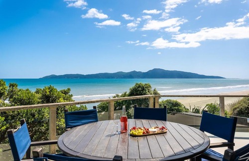 Raumati South Maison | The Big Bach