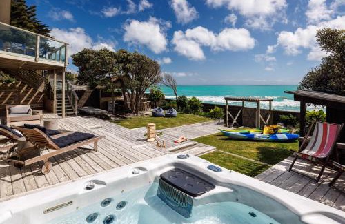 Raumati South Maison | The Big Bach