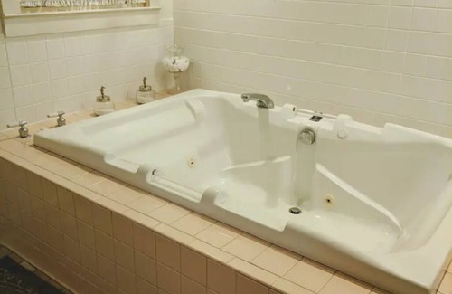 Orange Maison | The Biltmore Suite in historic Holladay House