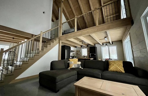 Saint-Tite-des-Caps Chalet De Ski | Chalet avec spa et foyer à 10 min. du Massif de Charlevoix