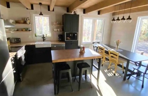 Saint-Tite-des-Caps Chalet De Ski | Chalet avec spa et foyer à 10 min. du Massif de Charlevoix