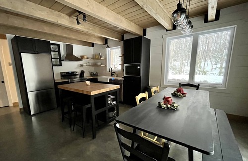 Saint-Tite-des-Caps Chalet De Ski | Chalet avec spa et foyer à 10 min. du Massif de Charlevoix
