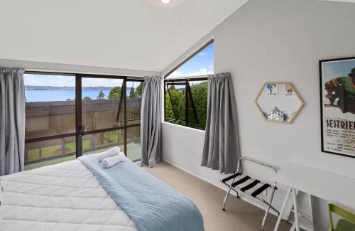 Kawaha Point Maison | The Bird House - Kawaha Point, Rotorua. Stylish six bedroom home with space, views and relaxed atmosphere
