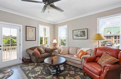 Lakewood Maison | The Bird House on Turtle Bay