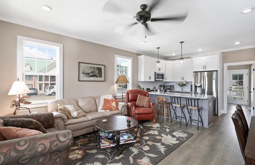 Lakewood Maison | The Bird House on Turtle Bay