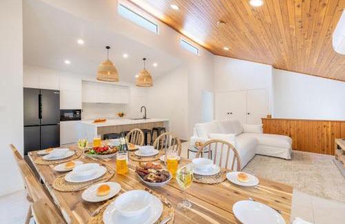 Anna Bay Maison | The Birubi Beach House 11 Campbell Ave Close to the beach pet friendly holiday home