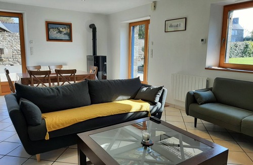 Saint-Sauveur-des-Landes Maison | La maison bleue