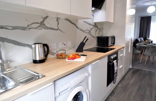 Johnstone Maison | THE Black Cart House