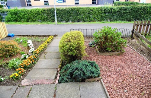 Johnstone Maison | THE Black Cart House