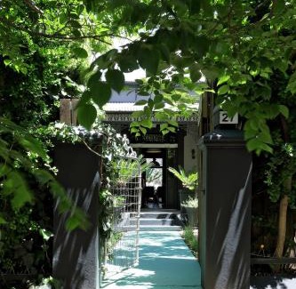Robertson Maison | The Black House