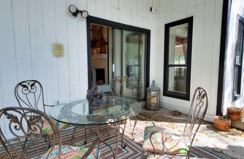 Navarre Maison | The Black Pearl