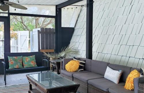 Navarre Maison | The Black Pearl