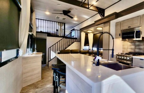 Georgetown Cabine | The Black River Xscape Waterfront Grand Lodge