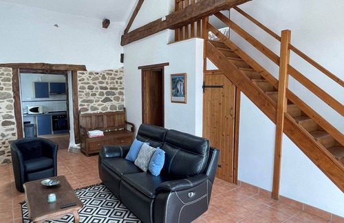Saint-Dizier-Leyrenne Maison | Gîte Le Bleuet à la campagne avec piscine