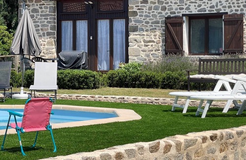 Saint-Dizier-Leyrenne Maison | Gîte Le Bleuet à la campagne avec piscine
