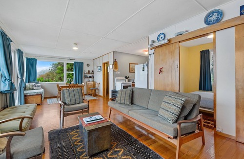 Rototai Maison | The Blue Bach - Lake Rotoiti Holiday Home