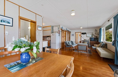 Rototai Maison | The Blue Bach - Lake Rotoiti Holiday Home