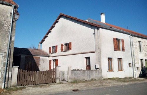 Celles-en-Bassigny Maison | Le Bourdon bleu au pays de Langres et ses 4 lacs