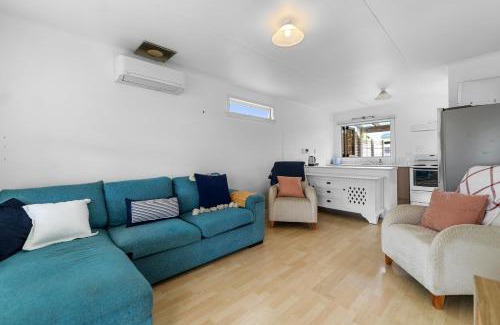 Waihi Beach Maison | The Blue Cottage - Waihi Beach Holiday Home