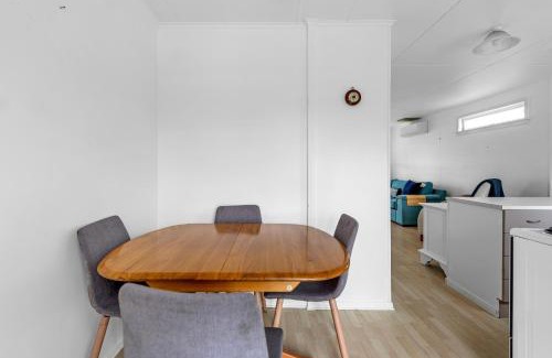 Waihi Beach Maison | The Blue Cottage - Waihi Beach Holiday Home