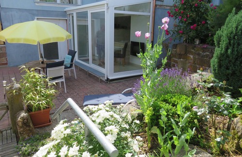 Pleisweiler Appartement | The blue house vacation apartments, balcony, pool, garden, massages, hairdresser