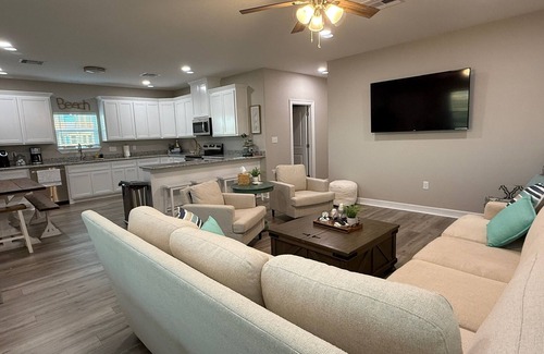 Surfside Beach Maison | The Blue Heron! Sleeps 12- 1K/2Q/6T