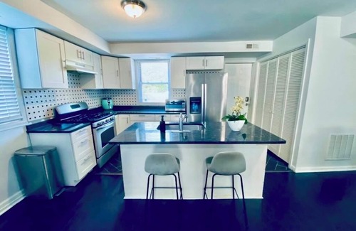 Deanwood Maison | The Blue House in DC