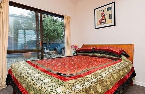 Papamoa Beach Cottage | The Blue House - Papamoa Holiday Home, PAPAMOA BEACH