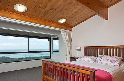 Papamoa Beach Cottage | The Blue House - Papamoa Holiday Home, PAPAMOA BEACH