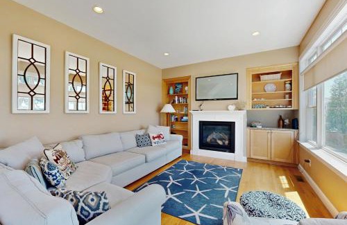 Biddeford Pool Maison | The Blue Lobster