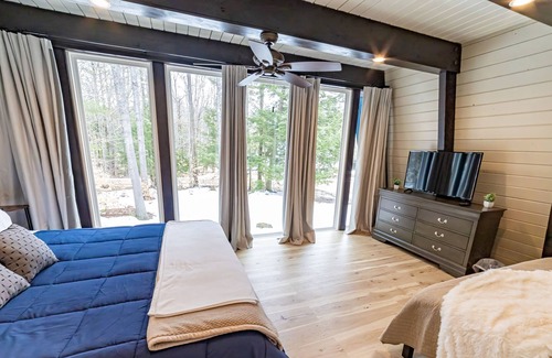 Barnstead Cabine | The Blue Lodge-NH Lake Retreat, Dog Friendly!