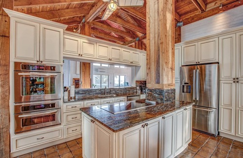 Cutthroat Harbor Estates Maison | The Blue Pearl: Spacious Open Water Retreat, Stunning Sunsets, Boat Bar, Room for Everyone & Fido!