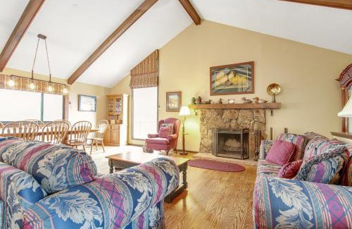 Carriage Hills Maison | The Blue Raven