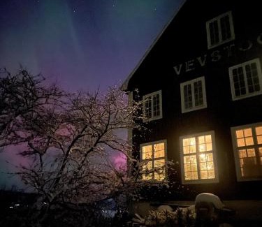 Vestre Slidre Appartement | The blue room at Vevstogo - cosy with a mesmerizing view, sauna and eco living in an old school house