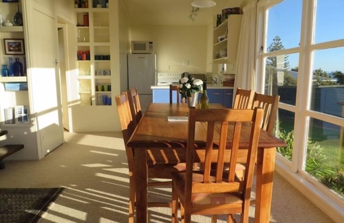 Paraparaumu Maison | LE TRIANGLE BLEU - bach ensoleillé de deux étages