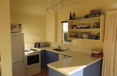 Paraparaumu Maison | LE TRIANGLE BLEU - bach ensoleillé de deux étages
