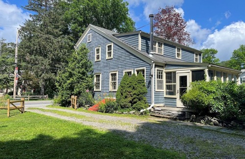 Pine Plains Maison | The Bluehouse - Charming Renovated Cottage