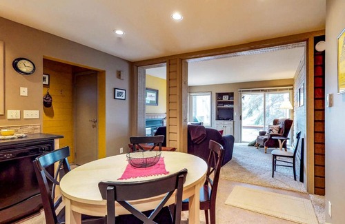 Elkhorn Village Hôtel | The Bluff Mountain Retreat