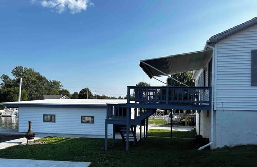 Limerick Maison | The Boathouse: Peaceful lakefront home with protective boathouse.