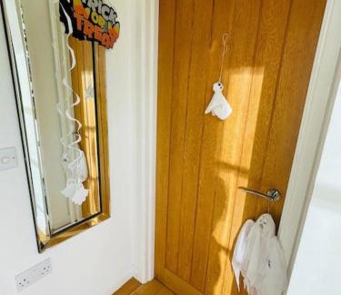 Hamworthy Chalet De Ski | THE BOATHOUSE. The gateway to the Jurassic Coast