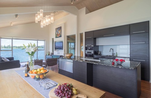 Tauranga Maison | The Boatshed - Tauranga City's tranquil hideaway