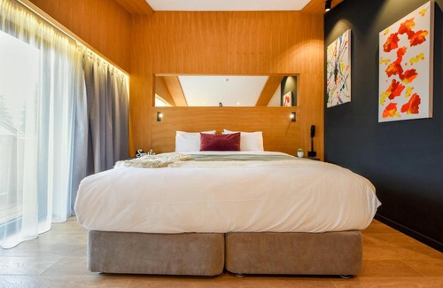 Cioplea Appartement | THE BOOK KEEPER Relaxed Hotel Room in Predeal