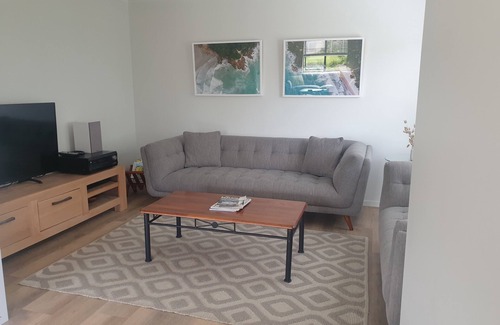 Bowentown Maison | The Boulevard Bach - 2 min walk to the beach
