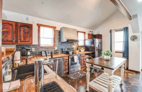 Northeast Virginia Beach Maison | The Breakaway - VIBE Beach Cottage - Walk to Beach - Large Groups Welcome