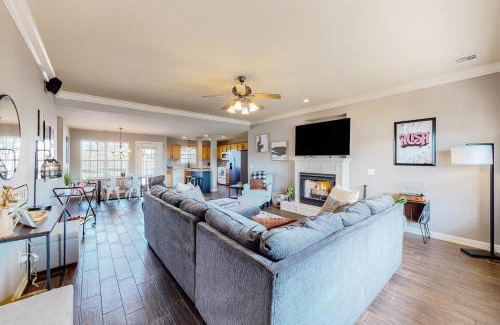 Bentonville Maison | The Brick Beauty on Cabriolet