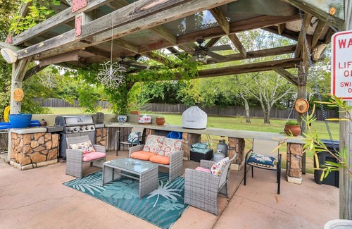 Canton Cottage | The Brickhouse - Modern Brick House Themed Cottage w/Access to Pool and Hot Tub