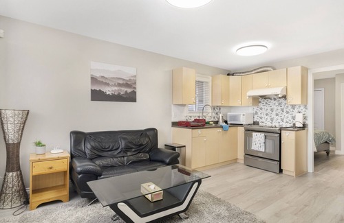 Hastings Maison | The Bright and Cozy Suite in Nice City - Vancouver!