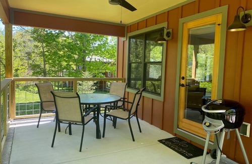 Saint Andrews Maison | The Bright House is a newly constructed house in the Sewanee Village District.