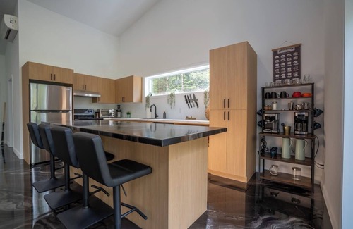 La Patrie Maison | The Bright Star |Hot Tub| Pool Table | Pool |River