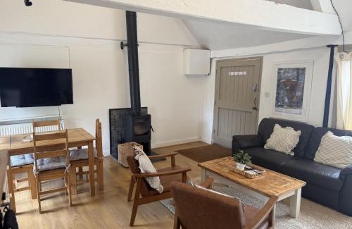 Lechlade Maison | The Bullpen Cotswolds Farm Stay With Pool